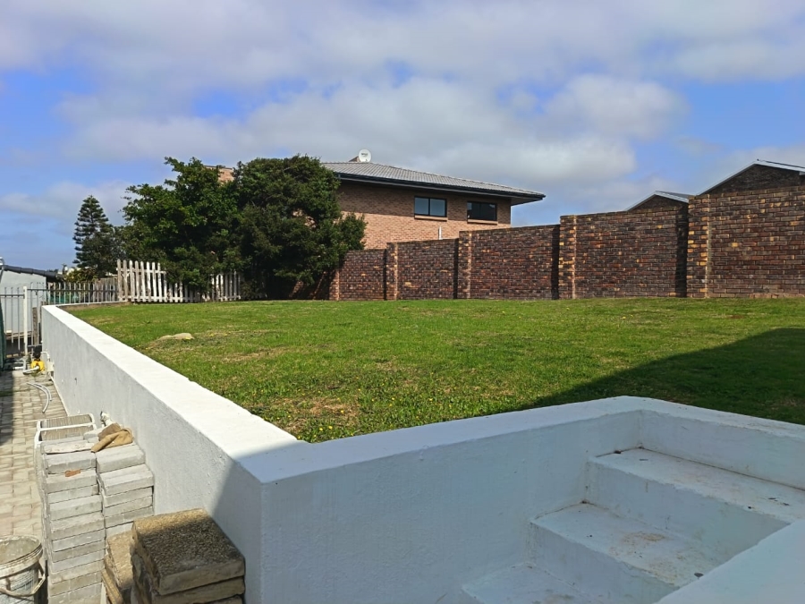 To Let 1 Bedroom Property for Rent in Wavecrest Eastern Cape